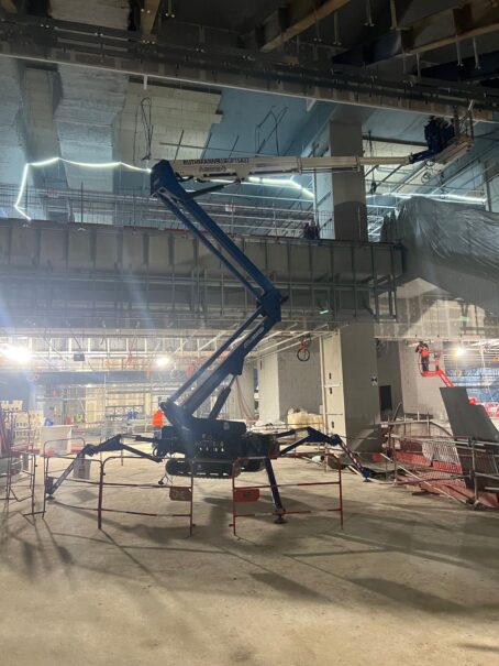 nacelle araignée chantier de construction St Denis Pleyel