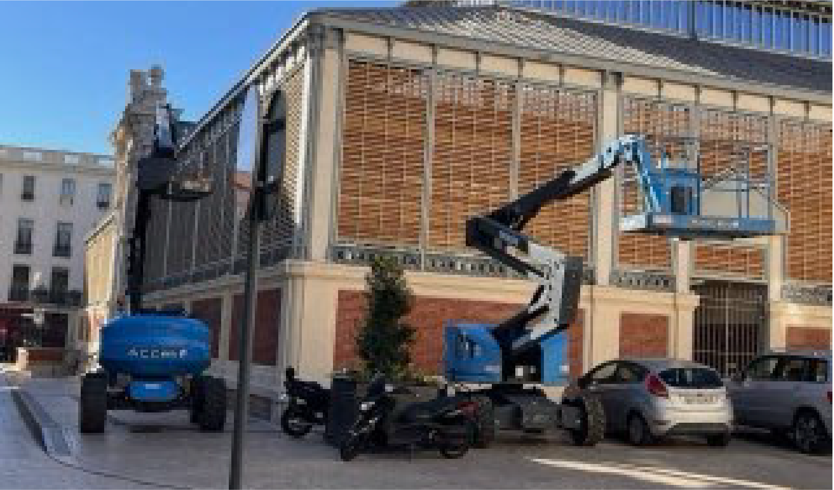 Location de plusieurs nacelles articulées pour le chantier des Halles de BEZIERS.